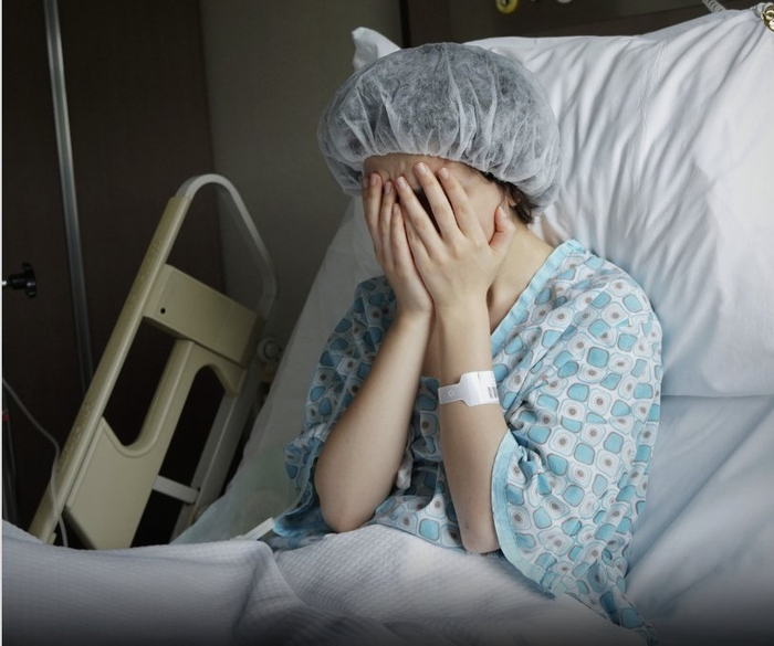 绝症妻子临终求与前男友发生关系，丈夫崩溃求助