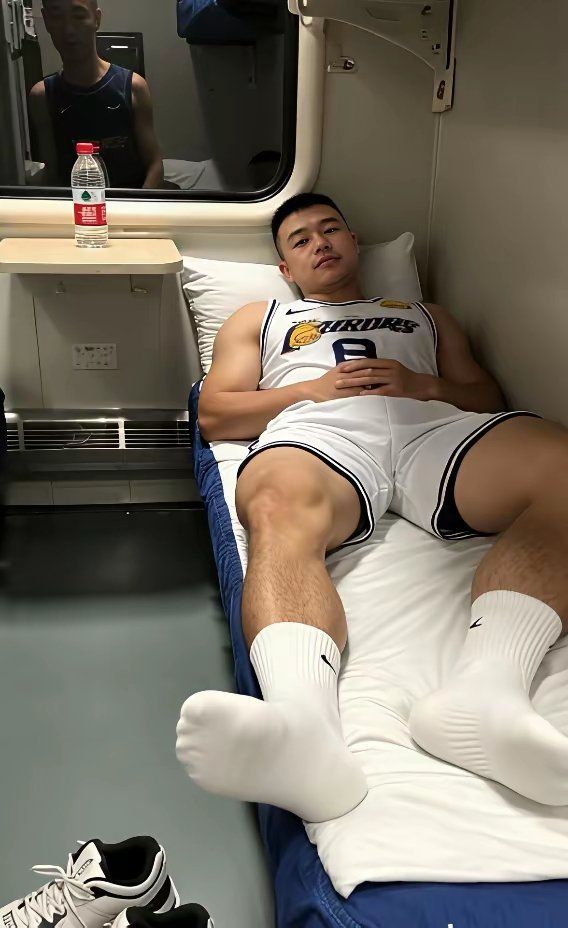 清醒独处胜过依赖他人，自由与孤独并存