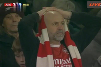 阿森纳主场2比3负曼联，球迷提前退场引热议