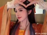 鞠婧祎直播品尝橘子味流心麻薯