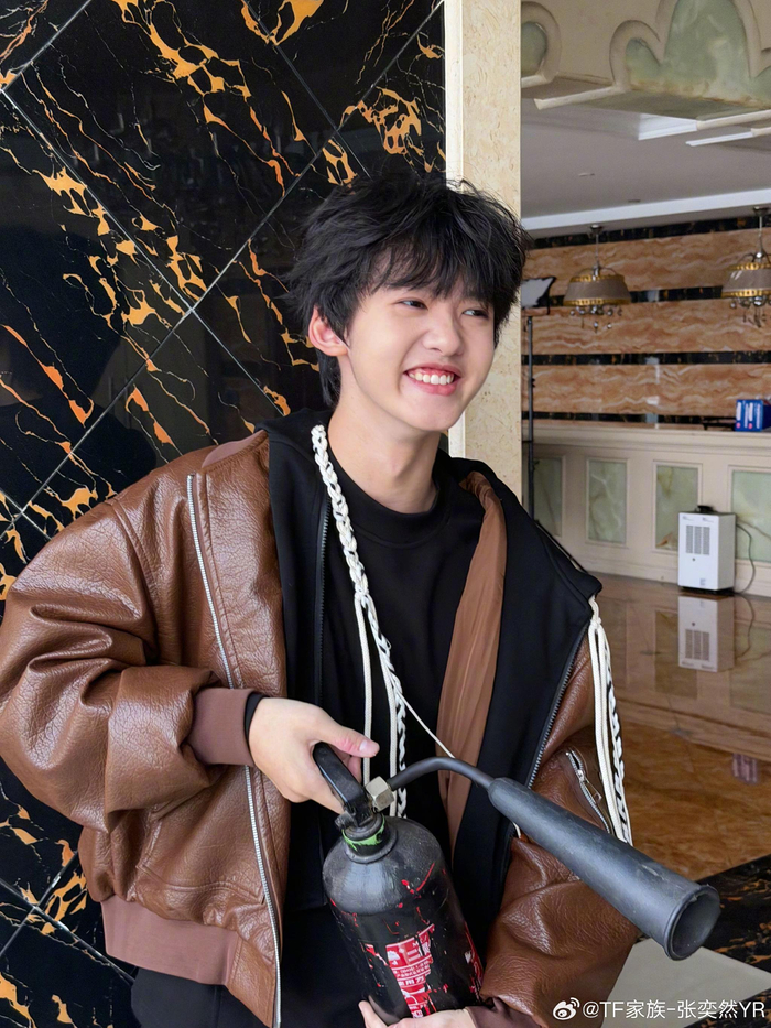 张奕然发布首条重庆微博|重庆市|家族|营业_新浪新闻