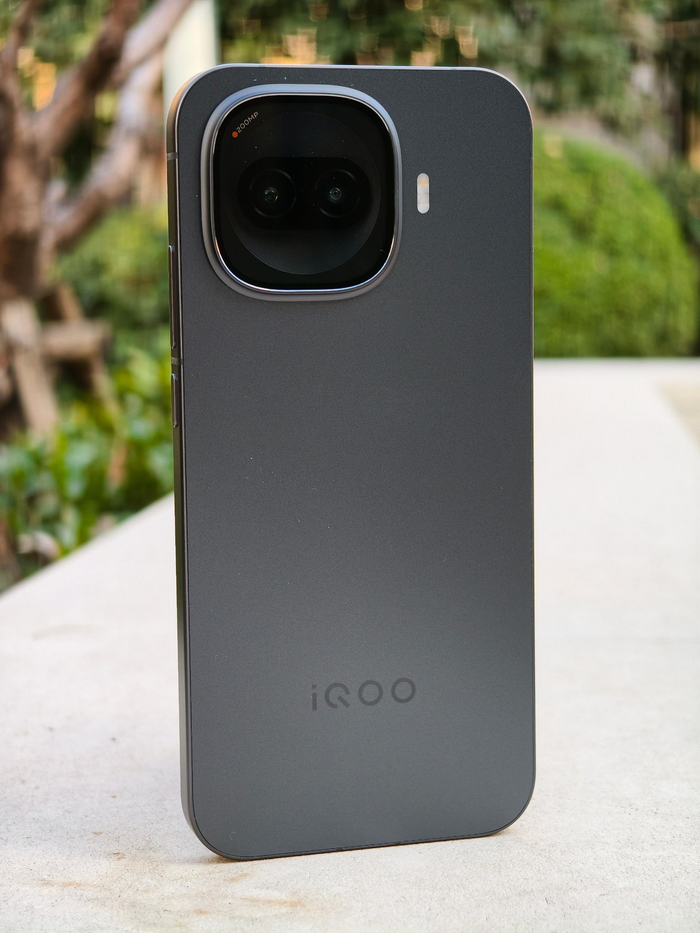 iQOO Z11 Turbo极夜黑新机发布_财经头条