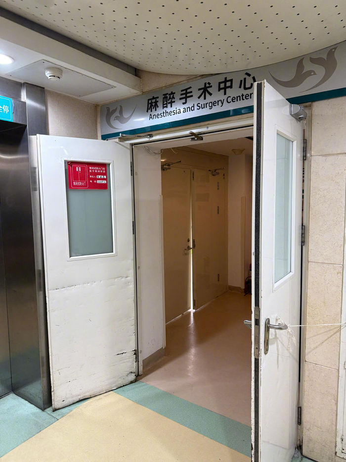 中年家庭一日奔波，幼儿呕吐母亲手术