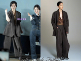 倪妮穿深咖色毛边西服套装亮相