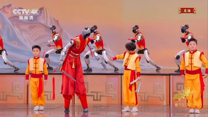 春晚机器人武术表演舞枪弄剑引惊叹__财经头条__新浪财经