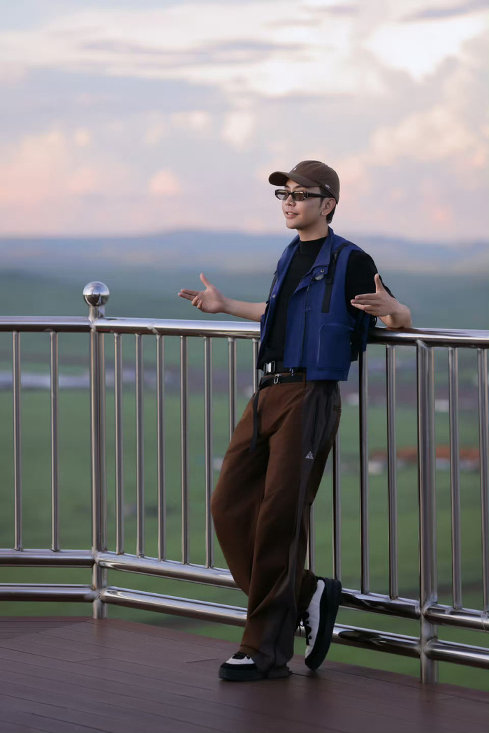 何美延控诉梁淞忽视优点，转身离开称其强加标准