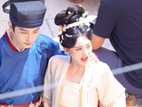 丁禹兮宋祖儿片场互动掐脖路透曝光