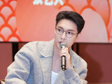 张艺兴亮相微博电影之夜，宣传新片《黎明时分见》
