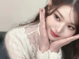 张元英展现温柔小兔形象