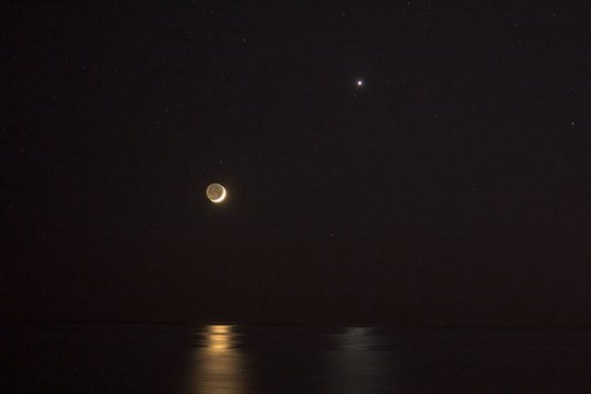 金星,月亮与倒影|金星|月亮|nasa_新浪新闻