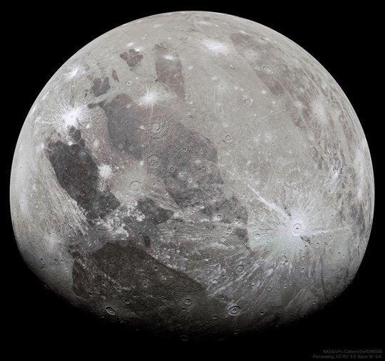 月亮拱冥王星图片