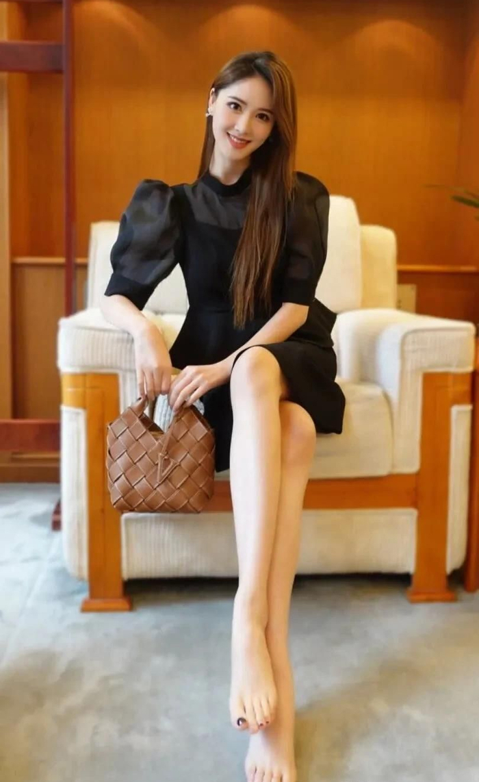 李丹儿高清淡雅时尚写真,时尚俏丽!