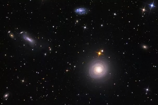 哈勃望远镜透视宇宙深处:螺旋星系的神秘力量与距离之谜!