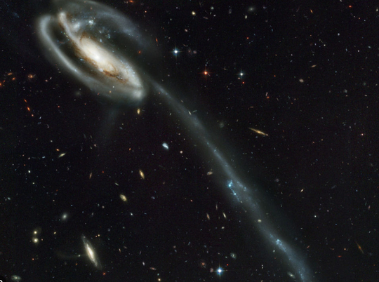 哈勃望远镜透视宇宙深处:螺旋星系的神秘力量与距离之谜!