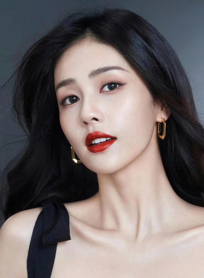 白鹿美图:肤如凝脂,优雅大气!__财经头条