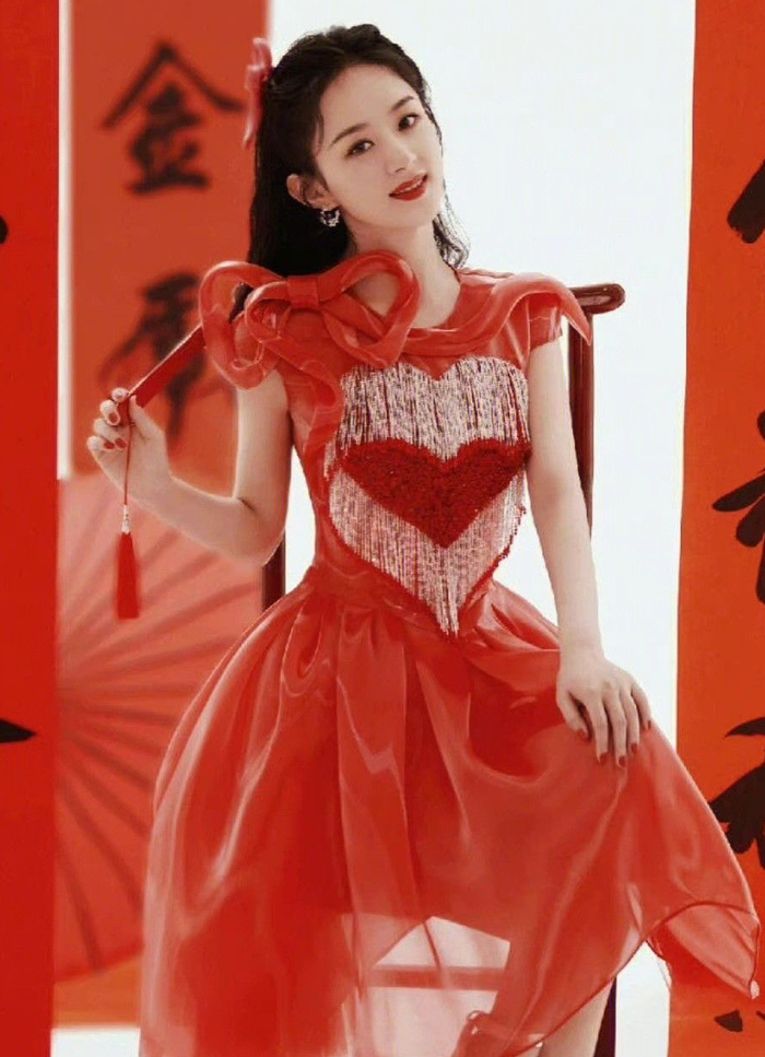 赵丽颖写真,身穿红色连衣裙,优雅迷人!