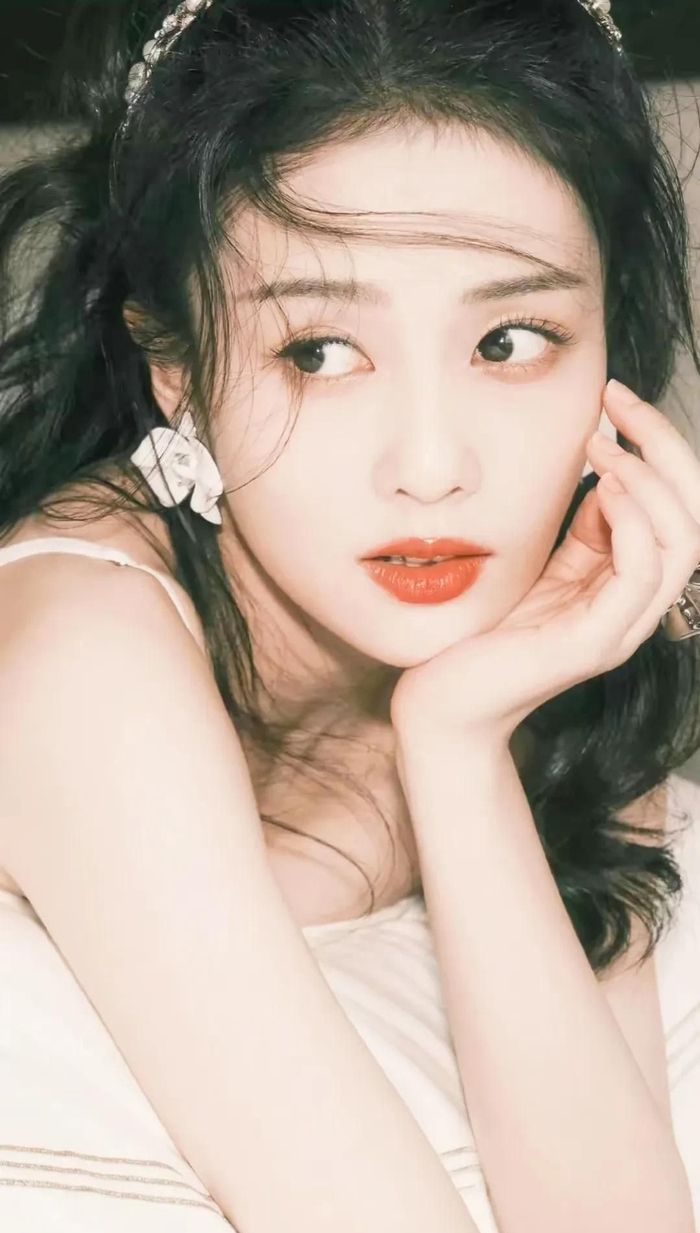 温婉秀雅的白鹿,甜美可爱,时尚俏丽!__财经头条