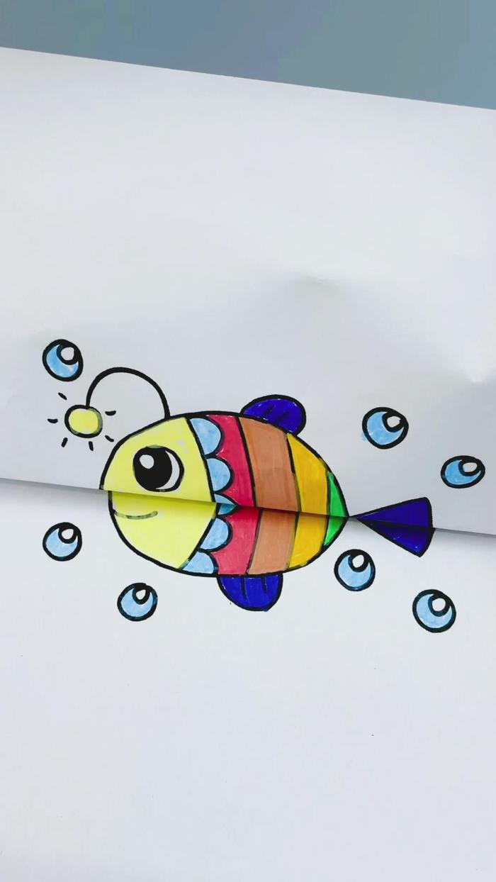 儿童手工折叠画一只可爱的大鱼