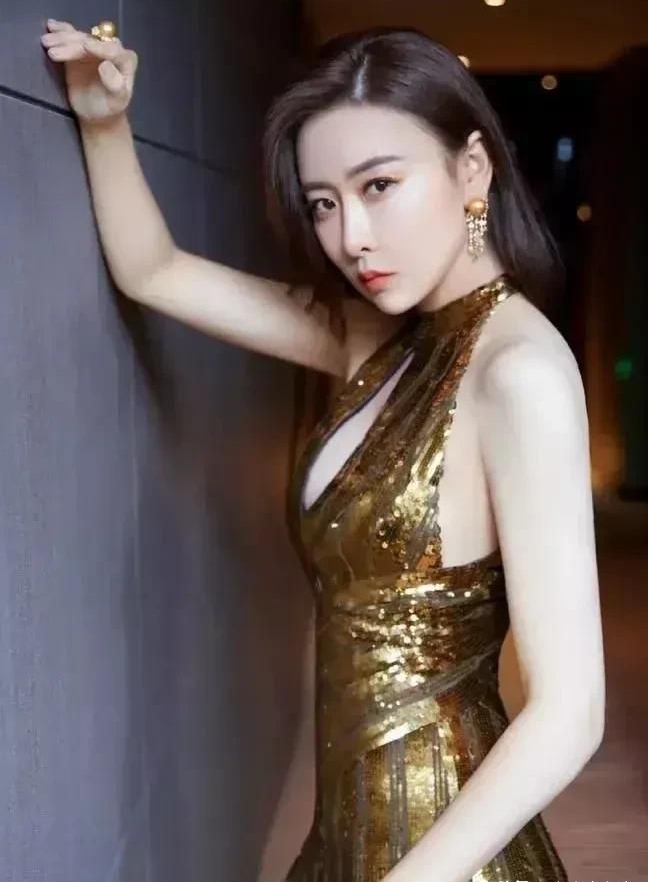毛俊杰身材惊艳曼妙多姿妩媚动人