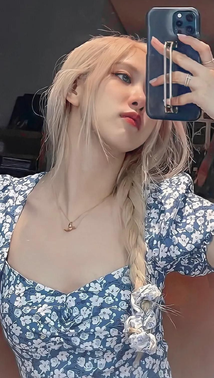 甜美可爱的朴彩英高级氛围感十足楚楚动人