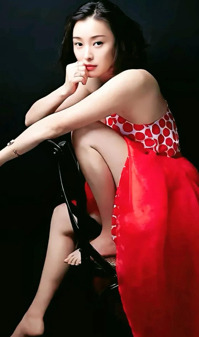 吴越高清美艳写真,惊艳迷人!__财经头条