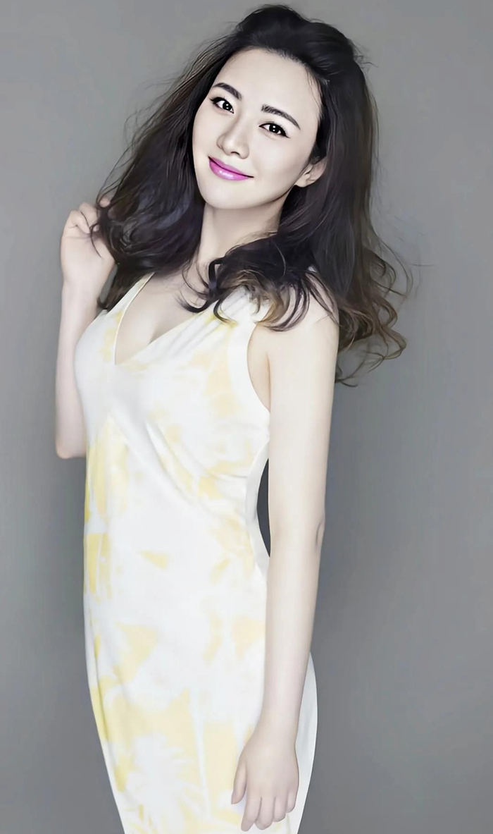 孟茜时尚飒爽美艳写真,楚楚动人!|_新浪娱乐_新浪新闻
