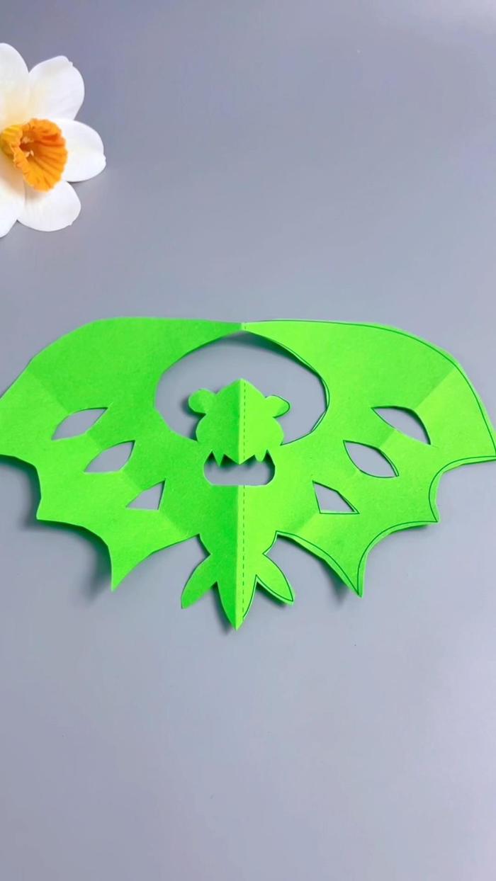 简单蝙蝠剪纸剪法图片