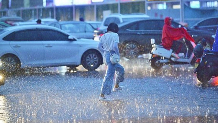 现场直击冰雹暴雨加雷电大风广州启动防暴雨内涝三级应急响应