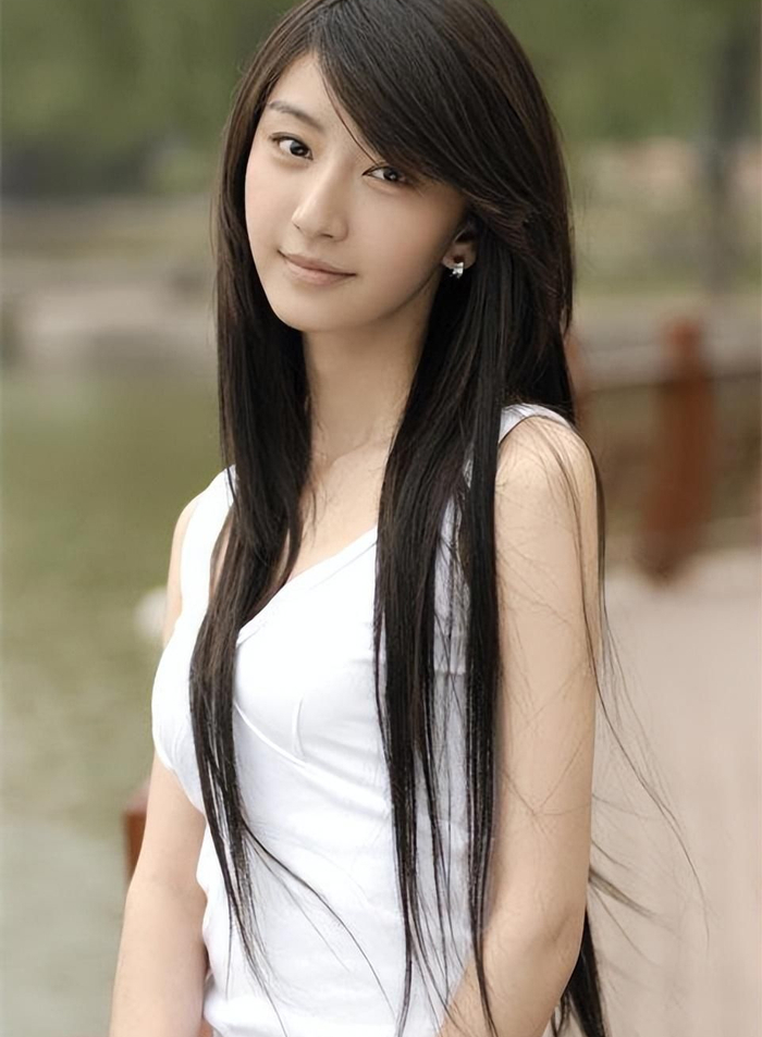 美女演员唐一菲,楚楚动人!