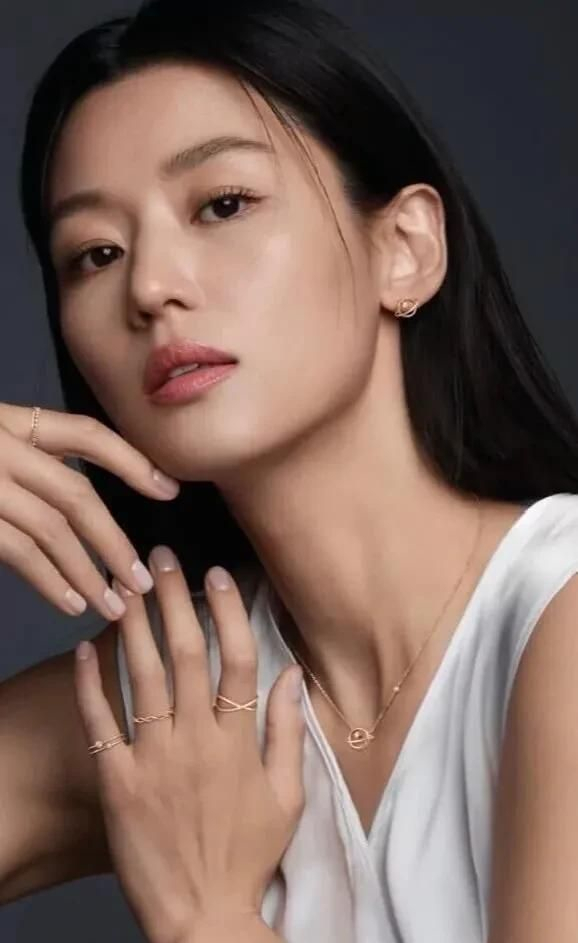 金智贤高清冷艳写真,惊艳迷人!__财经头条