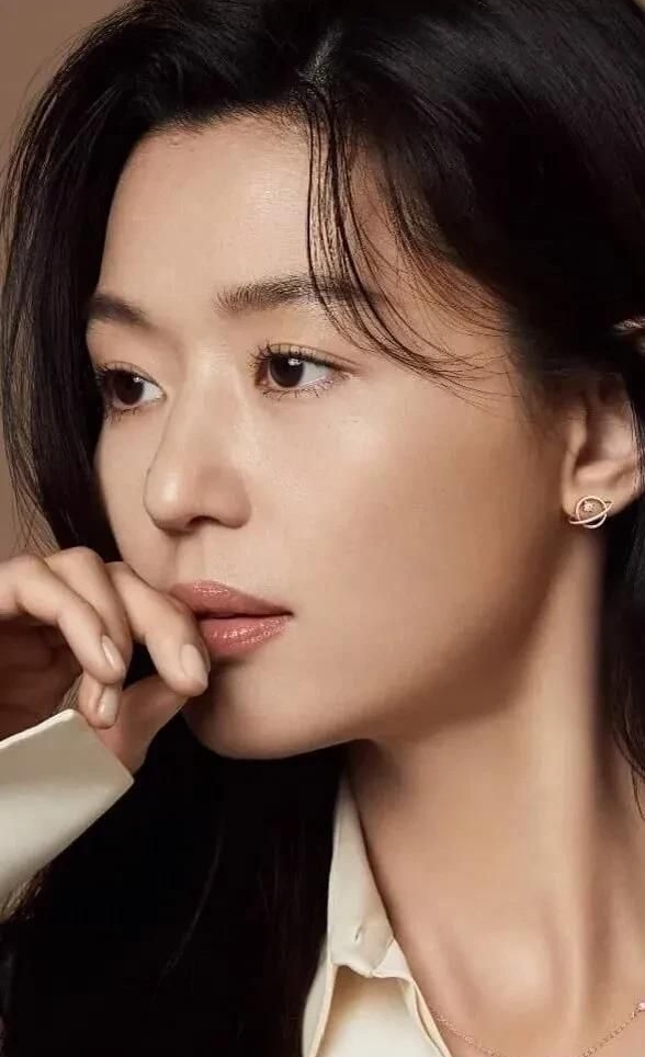 金智贤高清冷艳写真,优雅迷人!