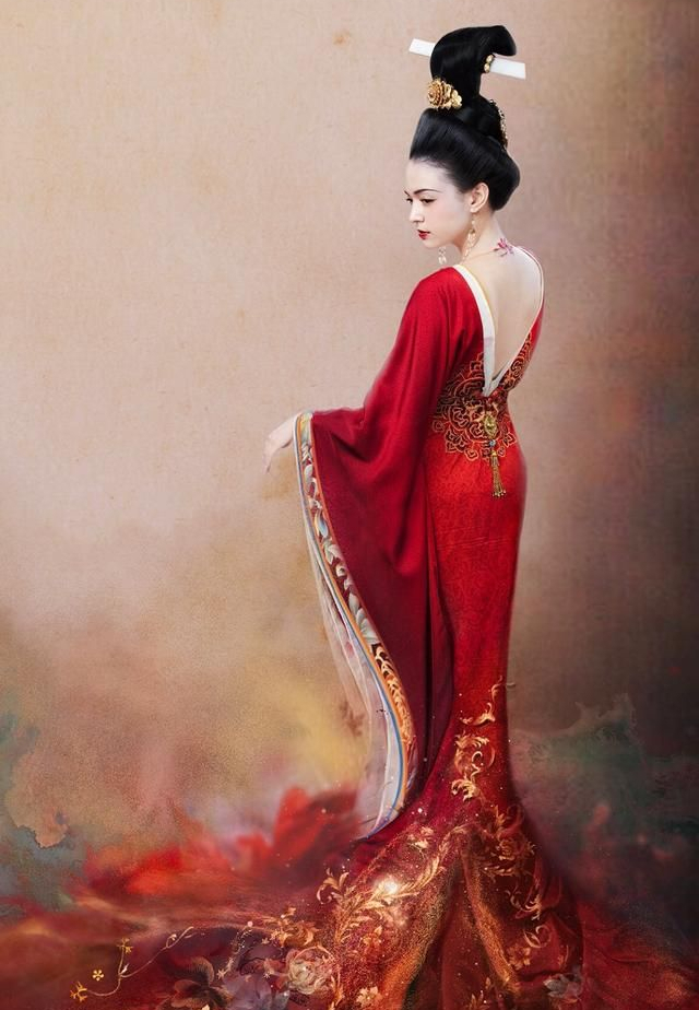 张榕容古装造型楚楚动人