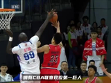 2米26徐昕和2米32法尔站一起什么概念？这画面CBA独一份