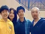 陈慧琳全家福罕曝光，俩儿子长得像父亲，14岁次子身高超过母亲