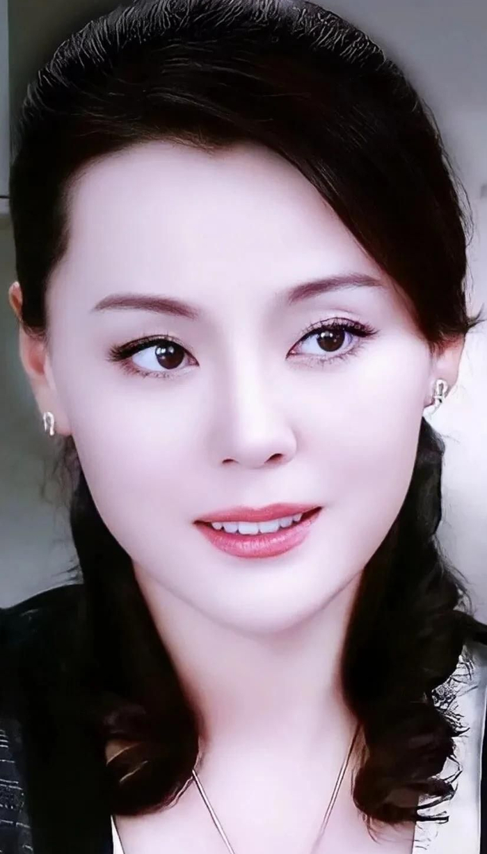 梁爱琪高清优雅写真,优雅迷人!__财经头条