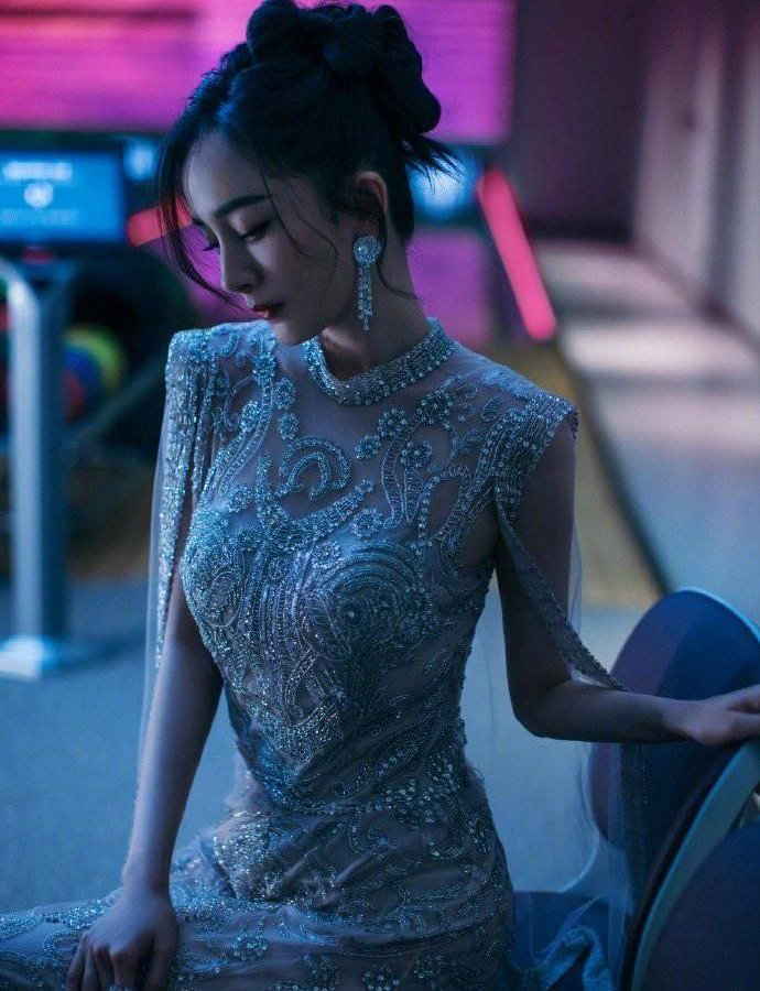 霸气十足的大长腿杨幂,明艳妩媚,魅惑撩人!