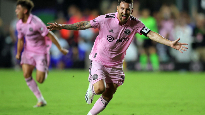 c罗任意球梅开二度后梅西的回应个人进球了球队被弱旅绝平