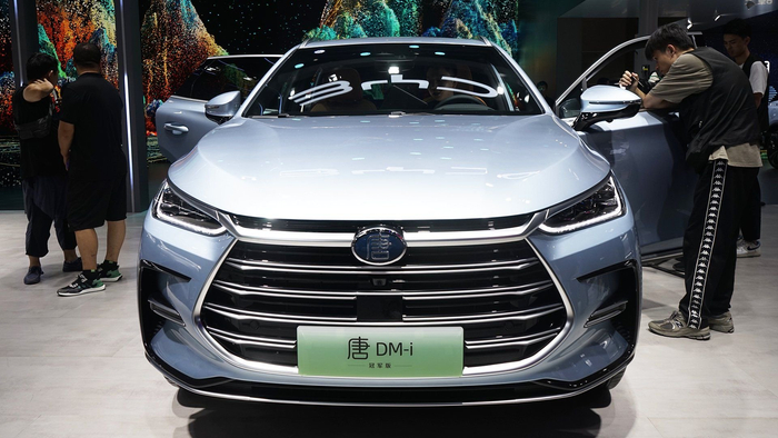 新款唐dmi冠军版车展预售纯电续航200公里25万值不值