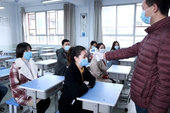 汉阴县初级中学开展疫情防控应急“实战”演练