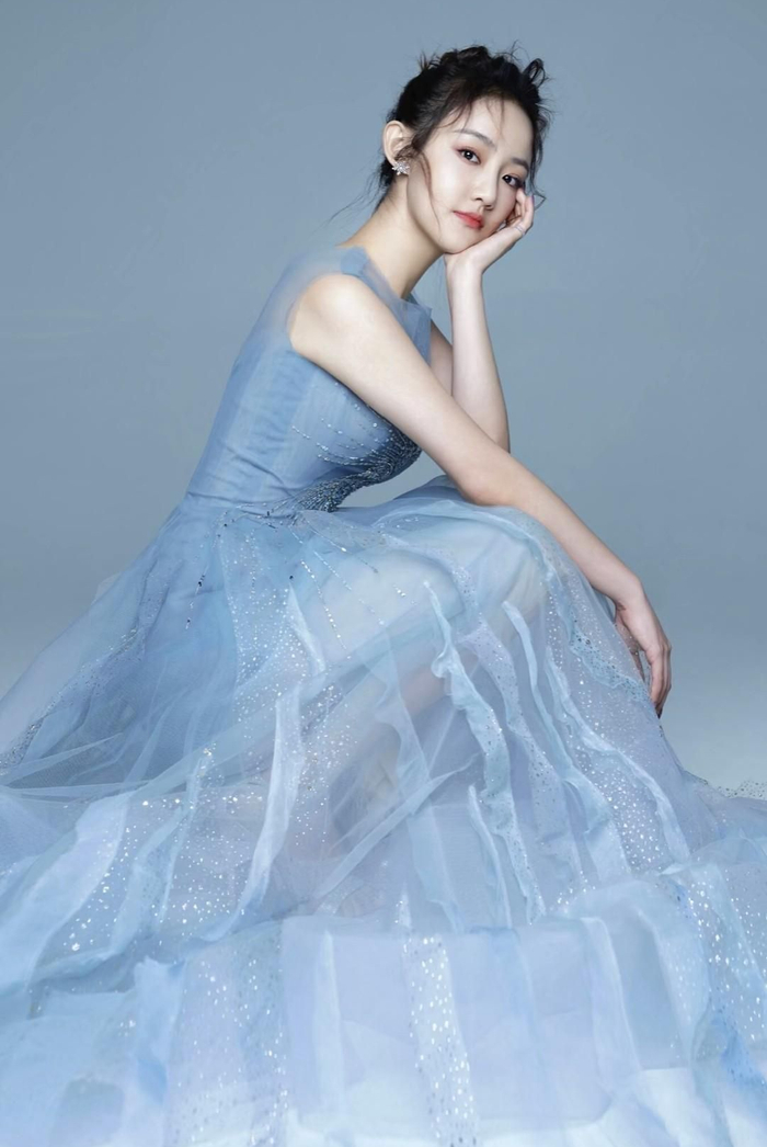 吴佳怡高清淡雅写真,娇媚可人!__财经头条