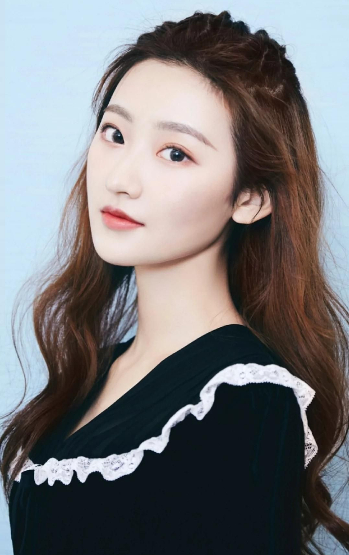 杨雨潼高清俏丽美照,楚楚动人!
