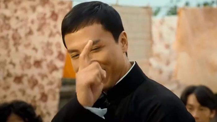 甄子丹庆祝叶问上映15周年玩自己表情包梗谢谢多年陪伴