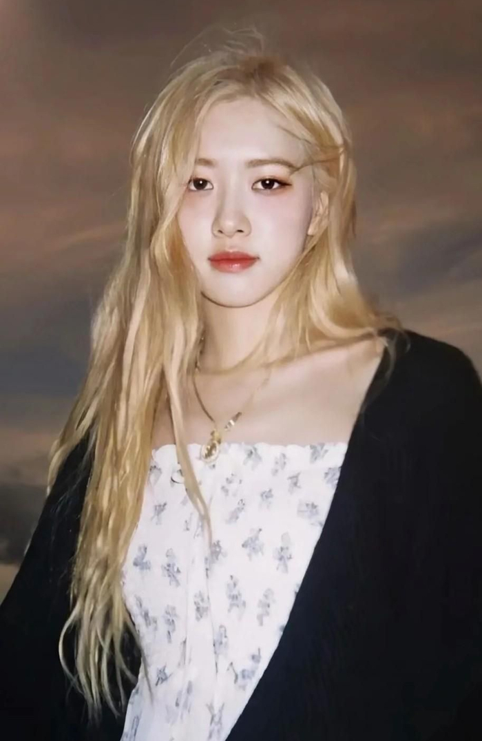 林彩英高清俏丽美照娇俏可人