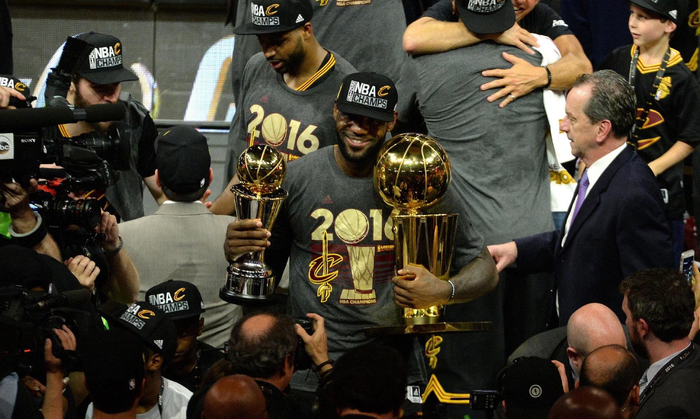 16年73胜的勇士队被詹姆斯骑士队逆转到底输在哪里休息和内线