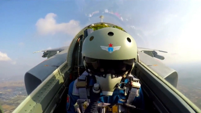 中国空军航空兵,驾驶飞豹战机,进行对地打击演练!__财经头条