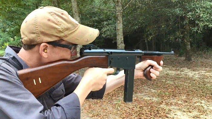 外形酷似芝加哥打字机与mac10同源英格拉姆m6冲锋枪