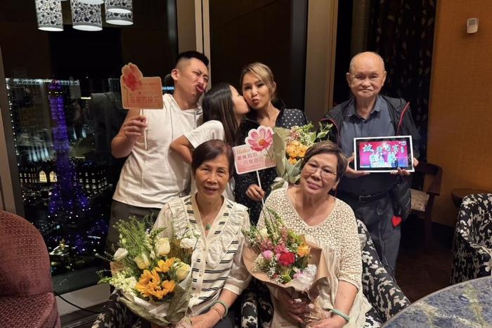 洗米嫂与婆婆过母亲节，三代同堂庆祝继子也在，一家人生活仍幸福