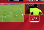 争议！被从背后打头 韦世豪怒推对手 VAR介入 塔吉克球员仅染黄
