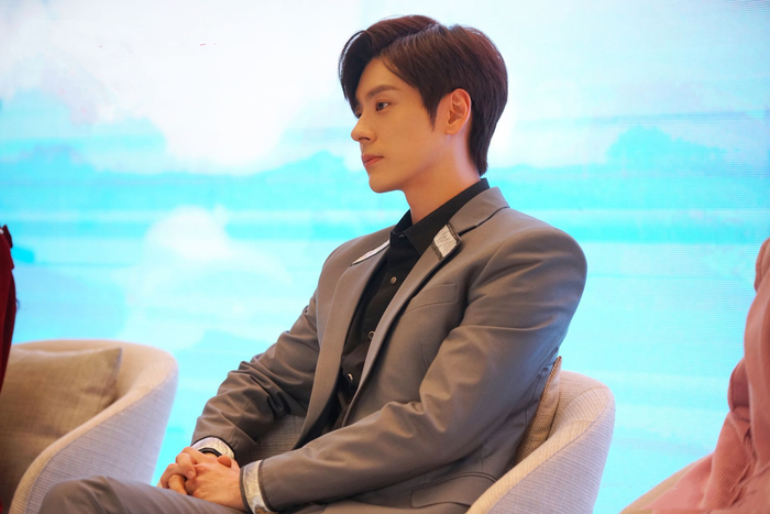 对你不止是喜欢魏哲鸣又演霸总拒绝女主表白直接被强吻