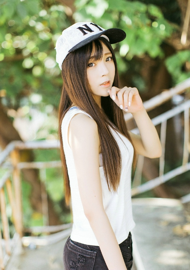 阳光活力美少女户外俏皮可爱唯美写真